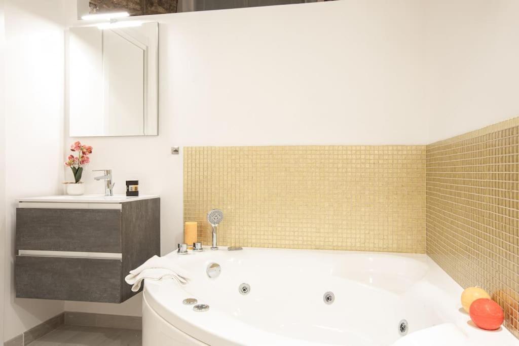Memorable Jacuzzi Suite Navona - Top Collection Рим Экстерьер фото